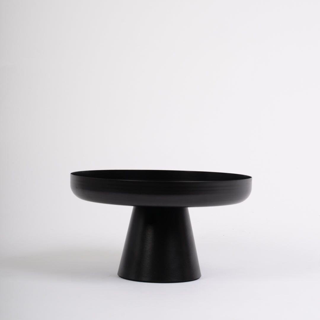 outlet-black-round-metal-tray-laura-james-1