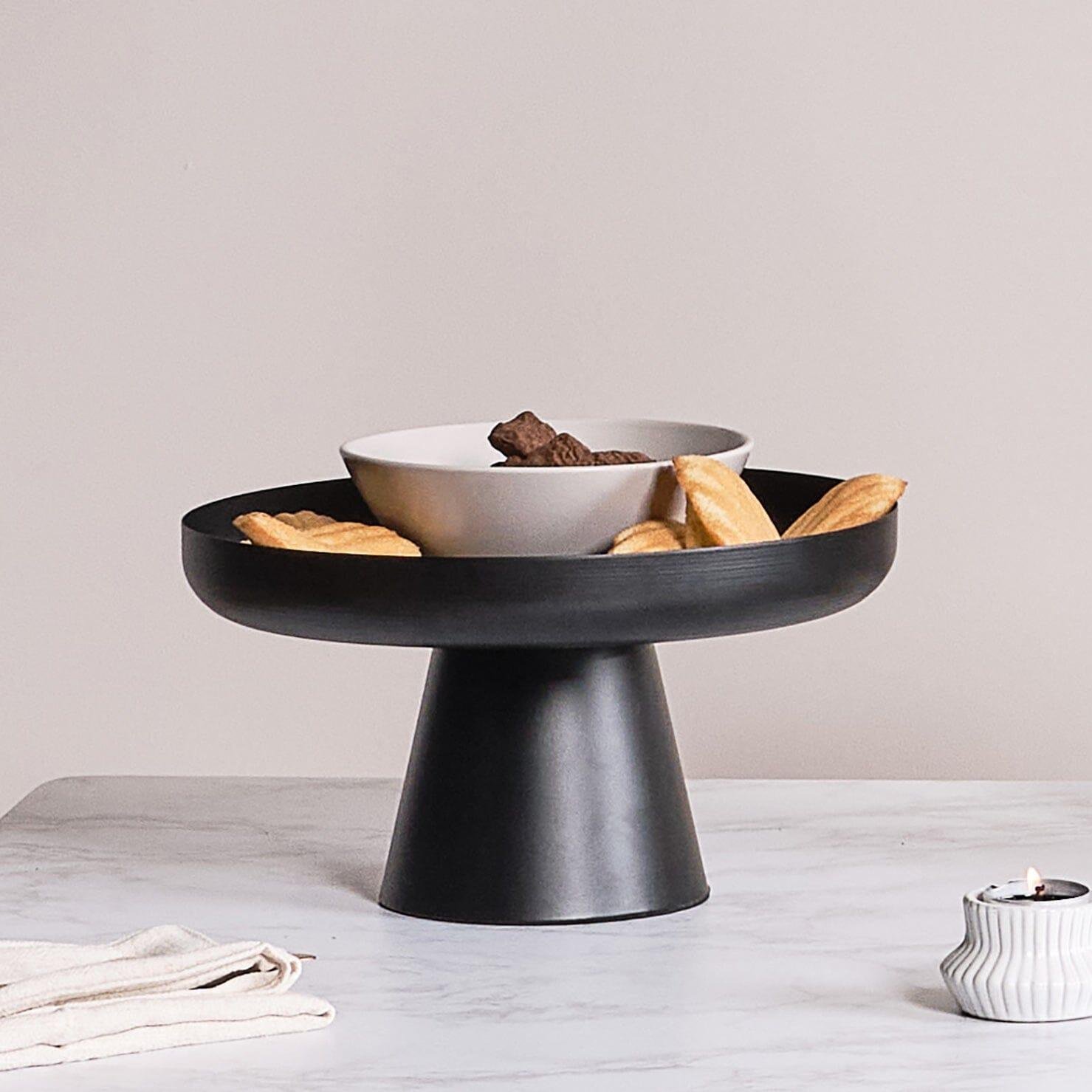 outlet-black-round-metal-tray-laura-james-2